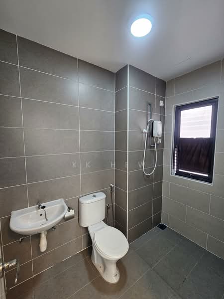 Servis Apartment untuk Dijual di Kiara Plaza - KK HEW - Bathroom - PropertyGuru.com.my