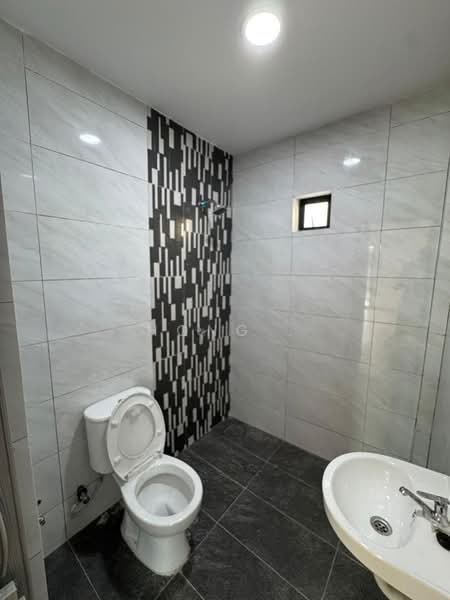 Semi-Detached House for Sale in Kampung Mahmoodiah (Johor Bahru) - Hong . - Bathroom - PropertyGuru.com.my