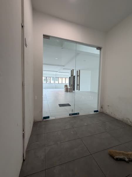 Shop for Rent in Taman Sri Serdang (Seri Kembangan) - Ivan Tan - Interior - PropertyGuru.com.my