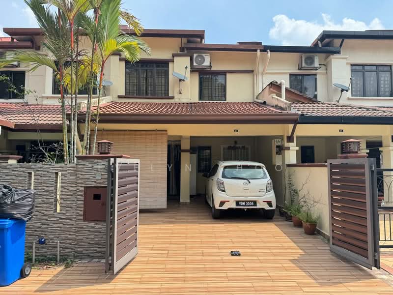 2-storey Terraced House for Sale in Taman Bukit Subang (Shah Alam) - Evelyn Khoo - Car Porch - PropertyGuru.com.my