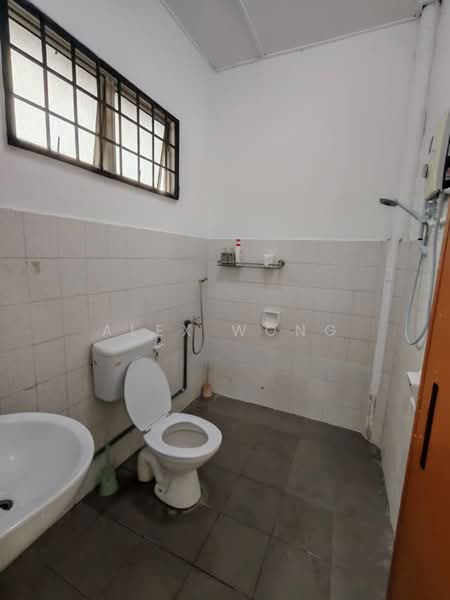 Semi-Detached House for Rent in Kajang (Selangor) - Alex Wong - Bathroom - PropertyGuru.com.my