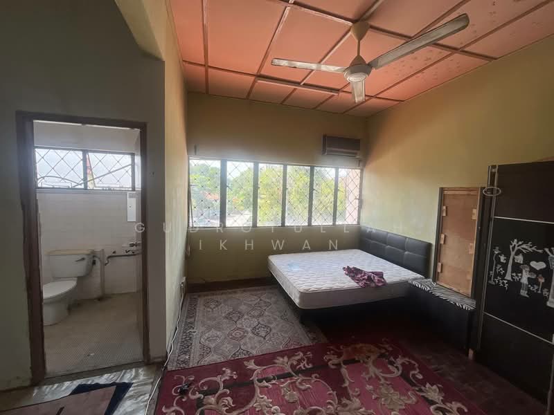 2-storey Terraced House for Sale in Taman Cempaka (Ampang) - Gudrotullah Ikhwan - Bedroom - PropertyGuru.com.my