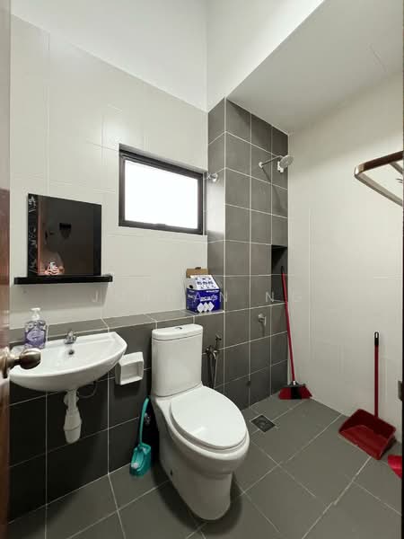 2-storey Terraced House for Sale in Setia Indah (Setia Alam) - Jordan Ng - Bathroom - PropertyGuru.com.my