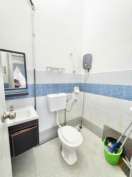 Rumah Teres 1 Tingkat untuk Dijual di Taman Kempas Indah (Tebrau) - Zack Chow - Bathroom - PropertyGuru.com.my