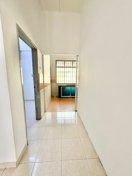 Rumah Teres 1 Tingkat untuk Dijual di Taman Kempas Indah (Tebrau) - Zack Chow - Corridor - PropertyGuru.com.my