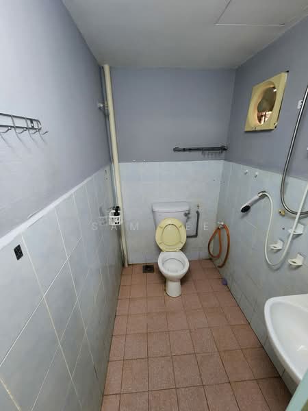 Taman Wangsa Permai untuk Untuk Dijual - RM 370,000, Mac 2026 - Bathroom - PropertyGuru.com.my