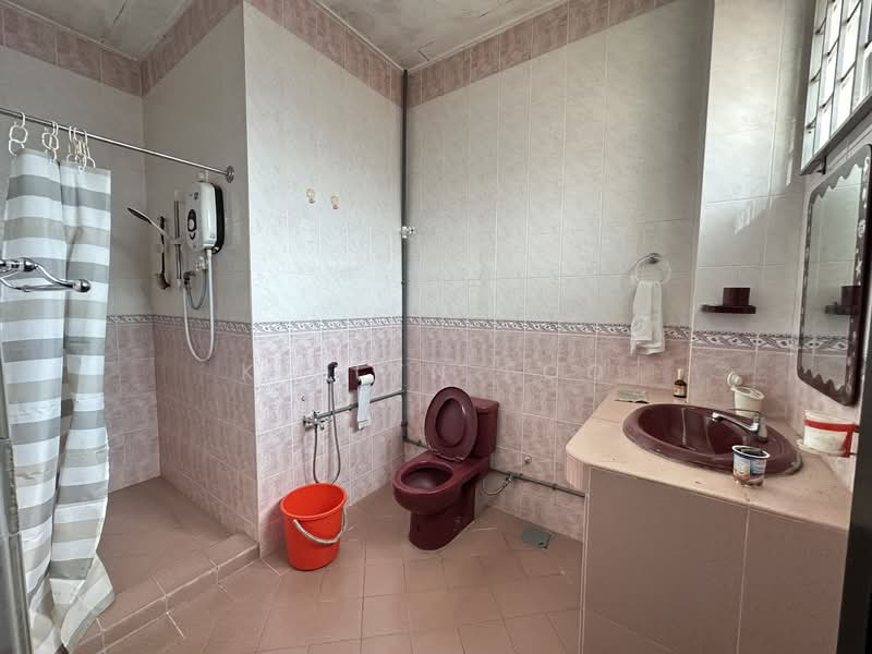 2-storey Terraced House for Sale in Taman Bukit Katil Indah (Bukit Katil) - Kellyn Foo - Bathroom - PropertyGuru.com.my