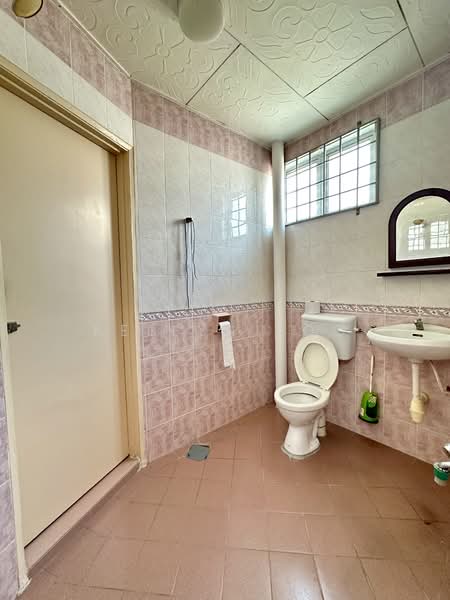 2-storey Terraced House for Sale in Taman Bukit Katil Indah (Bukit Katil) - Kellyn Foo - Bathroom - PropertyGuru.com.my