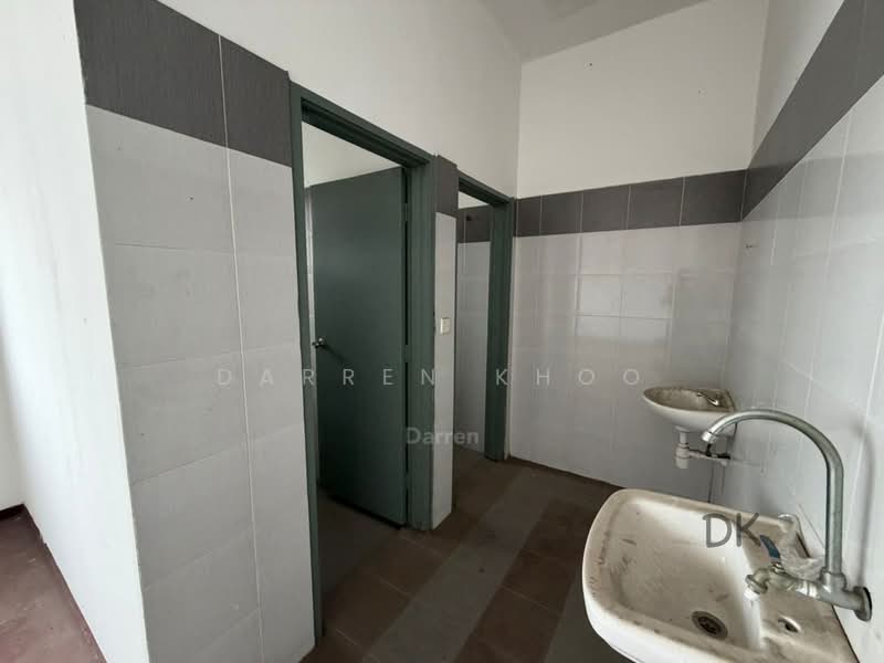 Terrace Factory for Rent in Klang (Selangor) - Darren Khoo - Bathroom - PropertyGuru.com.my