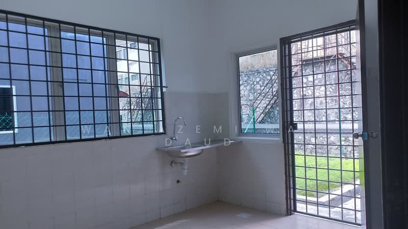 Taman Greenview, Port Dickson untuk Untuk Dijual - RM 275,000, Apr 2026 - Kitchen - PropertyGuru.com.my