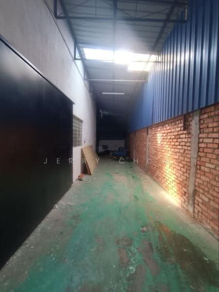 Kilang Berkembar untuk Disewa di Kawasan Perindustrian Pengkalan (Lahat) - Jerry Chow - Corridor - PropertyGuru.com.my