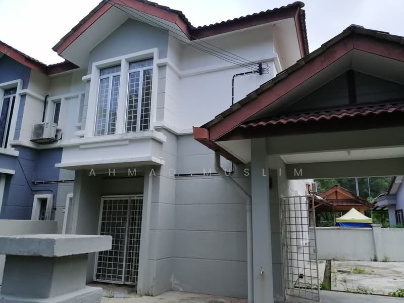 Semi-Detached House for Sale in Puncak Alam (Selangor) - Ahmad Muslim - PropertyGuru.com.my
