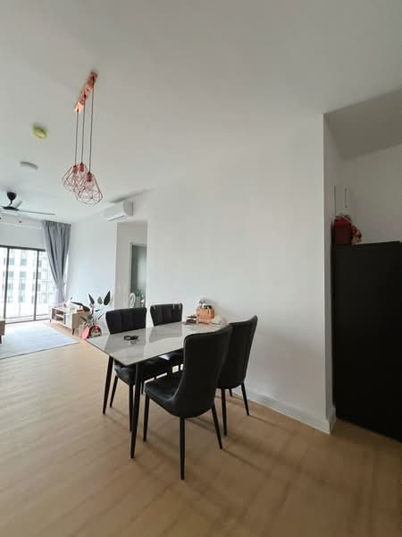 Service Residence for Rent at M Oscar - Shawn Lee Kah Kit - Dining Room - PropertyGuru.com.my