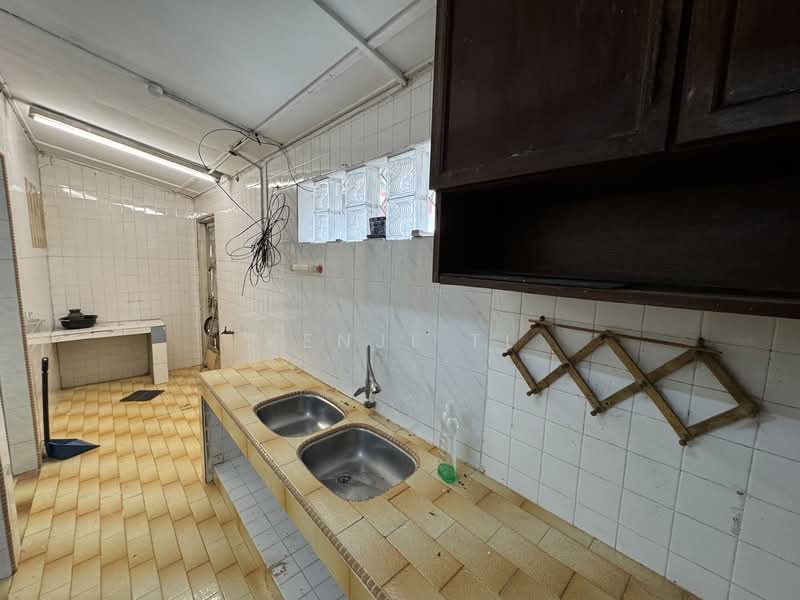 Taman Ehsan untuk Untuk Dijual - RM 570,000, Apr 2026 - Kitchen - PropertyGuru.com.my