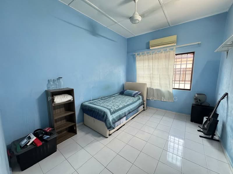 Terraced House for Sale in Taman Bukit Subang (Shah Alam) - Patrick Leong - Bedroom - PropertyGuru.com.my