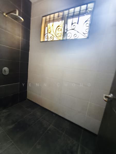 Bungalow for Sale in Taman Yarl (Jalan Klang Lama (Old Klang Road)) - Yenn Chong - Bathroom - PropertyGuru.com.my