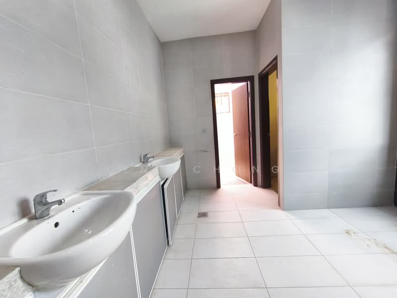 Bungalow for Sale in Taman Yarl (Jalan Klang Lama (Old Klang Road)) - Yenn Chong - Bathroom - PropertyGuru.com.my