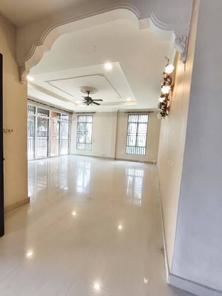 Bungalow for Sale in Taman Yarl (Jalan Klang Lama (Old Klang Road)) - Yenn Chong - Living Room - PropertyGuru.com.my
