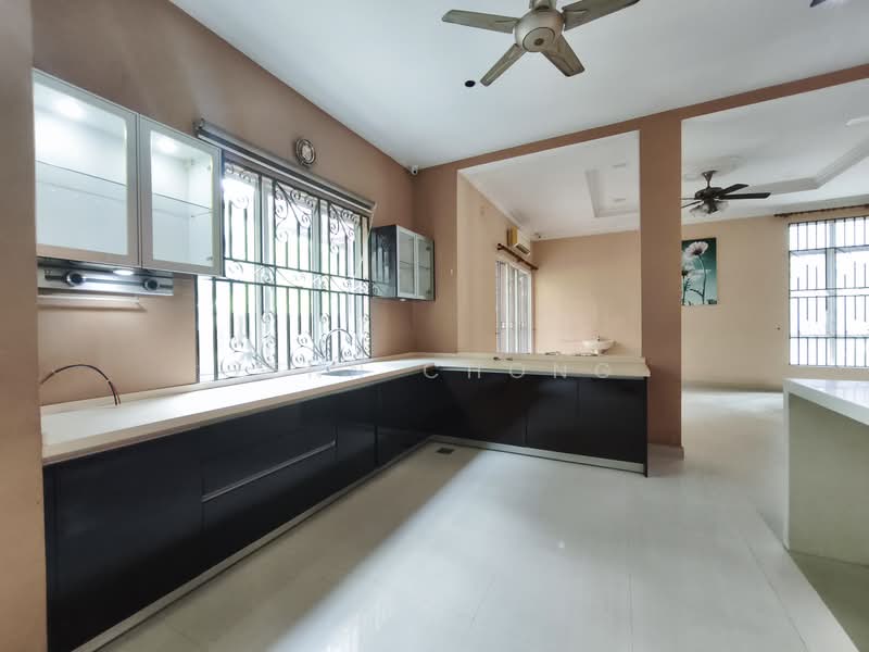 Bungalow for Sale in Taman Yarl (Jalan Klang Lama (Old Klang Road)) - Yenn Chong - Kitchen - PropertyGuru.com.my