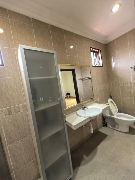 Semi-Detached House for Sale in Jalan Klang Lama (Old Klang Road) (Kuala Lumpur) - Lucas Lim - Bathroom - PropertyGuru.com.my