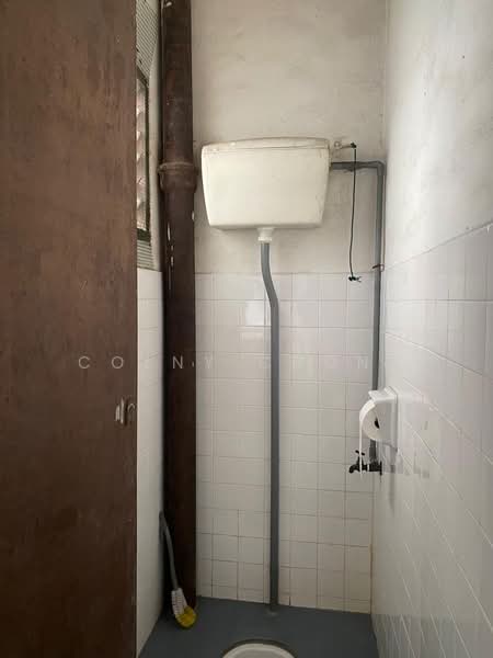 1-storey Terraced House for Sale in Taman Panglima (Taiping) - Colny Chong - Toilet - PropertyGuru.com.my