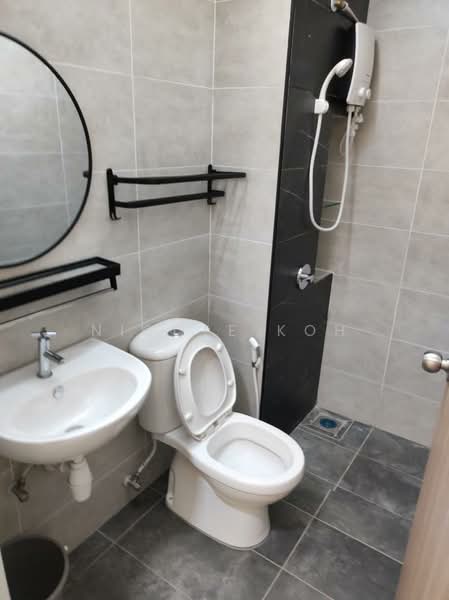 Condominium for Rent at QuayWest Residence - Nicole Koh - Bathroom - PropertyGuru.com.my