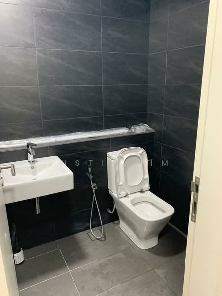 Condominium for Sale at Hampshire Residences - Justin Lim - Bathroom - PropertyGuru.com.my