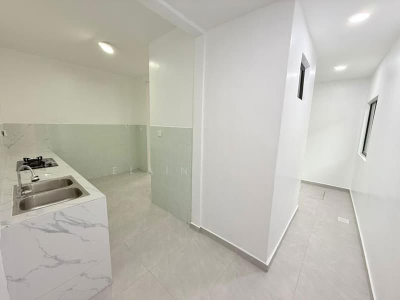 Taman Mutiara Rini untuk Untuk Dijual - RM 578,000, Mac 2026 - Kitchen - PropertyGuru.com.my