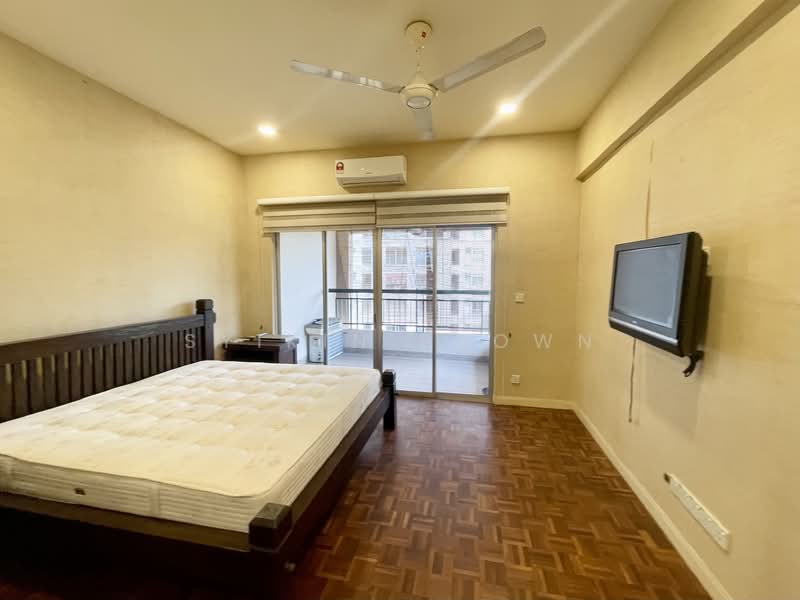 Condominium for Sale at Seri Maya Condominium - Syikin Brown - Master bedroom - PropertyGuru.com.my