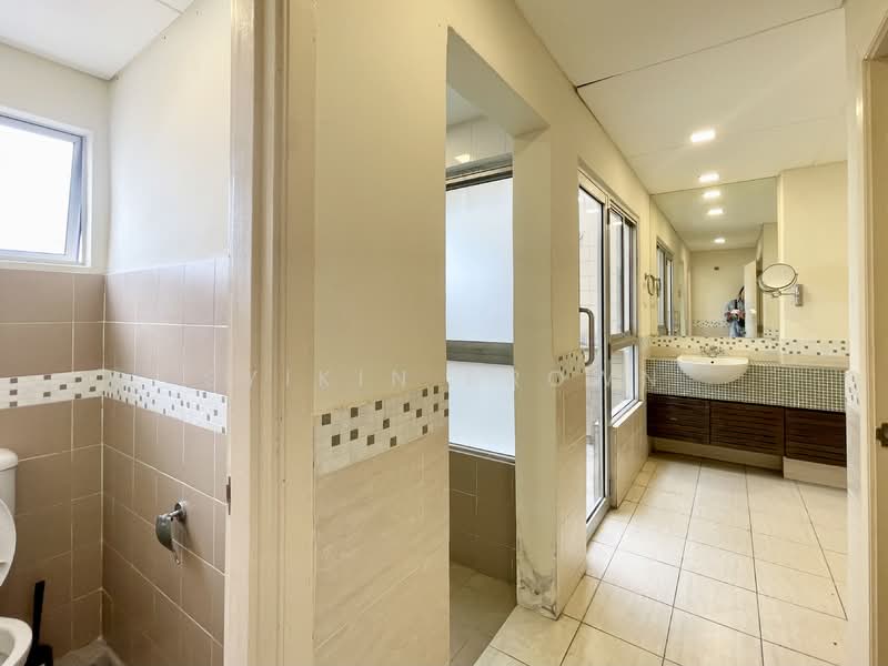 Condominium for Sale at Seri Maya Condominium - Syikin Brown - Master Bathroom - PropertyGuru.com.my