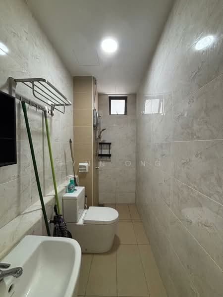 Service Residence for Sale at D'Summit Residences - Gynn Ong - Bathroom - PropertyGuru.com.my