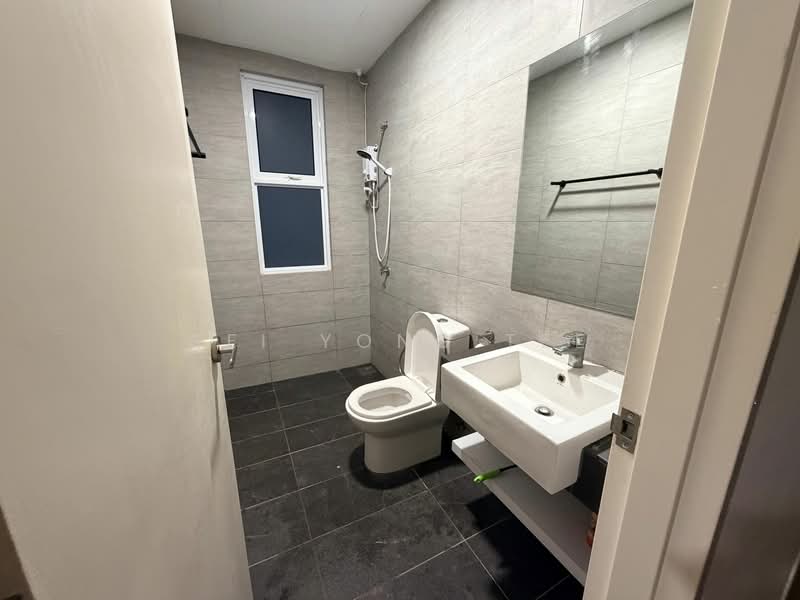 Service Residence for Sale at Avona Residence - Sei Yong Tee - Bathroom - PropertyGuru.com.my