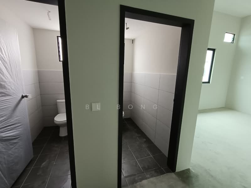 Shop for Rent in Ayer Molek (Melaka) - BL Bong - Bathroom - PropertyGuru.com.my