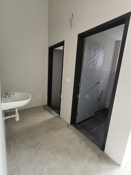 Shop for Rent in Ayer Molek (Melaka) - BL Bong - Bathroom - PropertyGuru.com.my