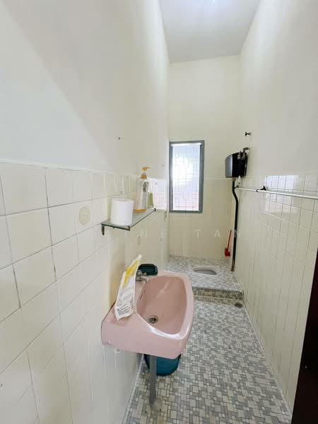 Semi-Detached House for Sale in Taman Iskandar (Johor Bahru) - Elaine Tan - Bathroom - PropertyGuru.com.my