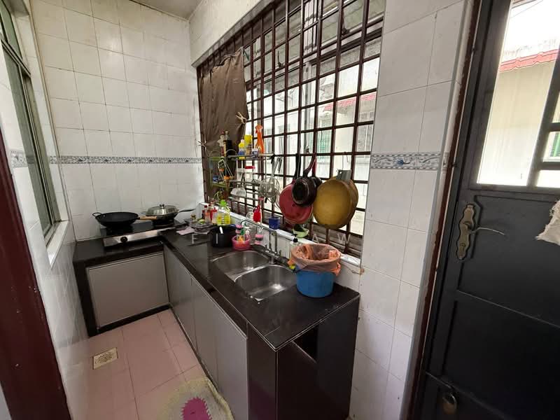 2-storey Terraced House for Sale in Taman Seri Orkid (Skudai) - Finn Aw - Kitchen - PropertyGuru.com.my
