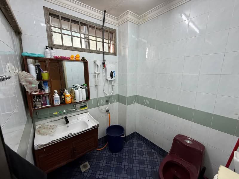 2-storey Terraced House for Sale in Taman Seri Orkid (Skudai) - Finn Aw - Bathroom - PropertyGuru.com.my