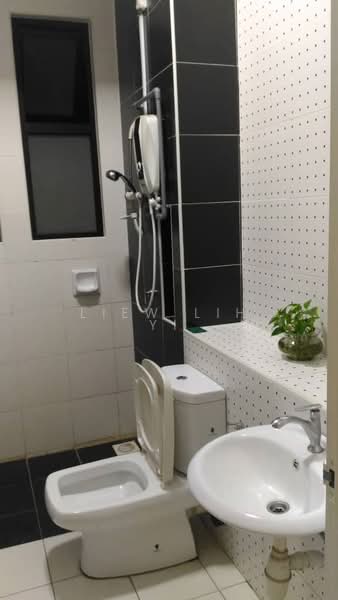 Servis Apartment untuk Dijual di The Sky Executive Suites - Liew Lih Yi - Bathroom - PropertyGuru.com.my