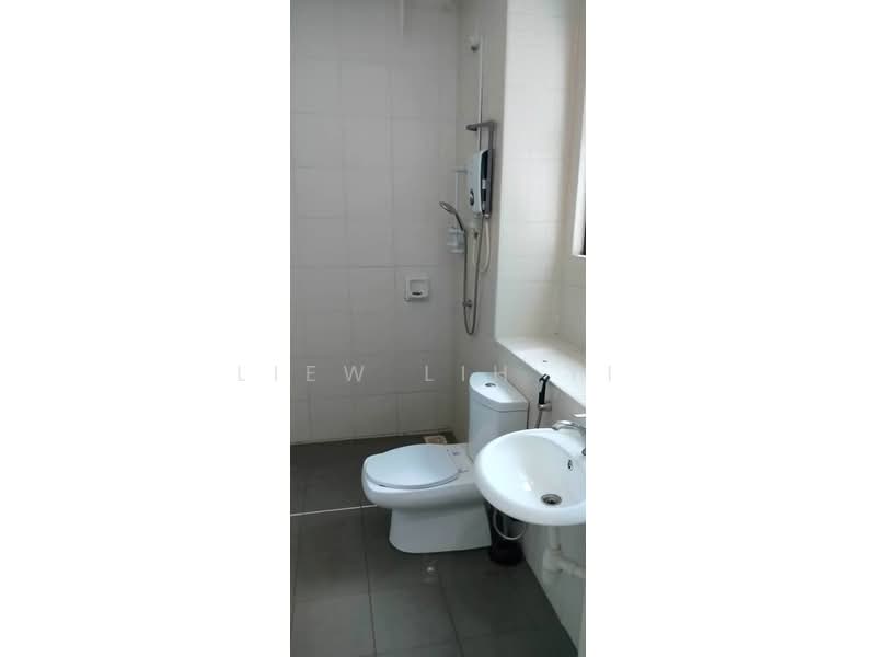 Servis Apartment untuk Dijual di The Sky Executive Suites - Liew Lih Yi - Bathroom - PropertyGuru.com.my