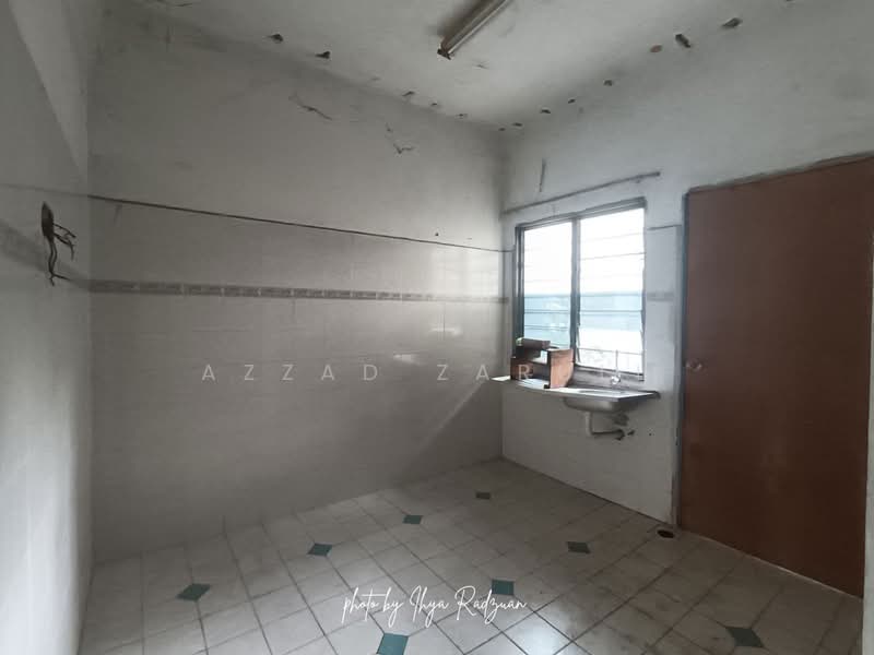 2-storey Terraced House for Sale in Laguna Park (Pelabuhan Klang) - Azzad Zarull - Kitchen - PropertyGuru.com.my