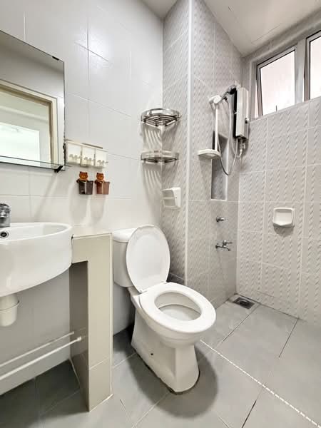 Austin Suites (Permata Austin) untuk Untuk Disewa - RM 1,500 /bulan, Mac 2026 - Bathroom - PropertyGuru.com.my