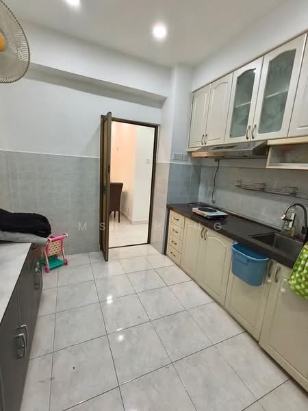Condominium for Sale at Desa Golf Condominium - Ms Chang - Kitchen - PropertyGuru.com.my