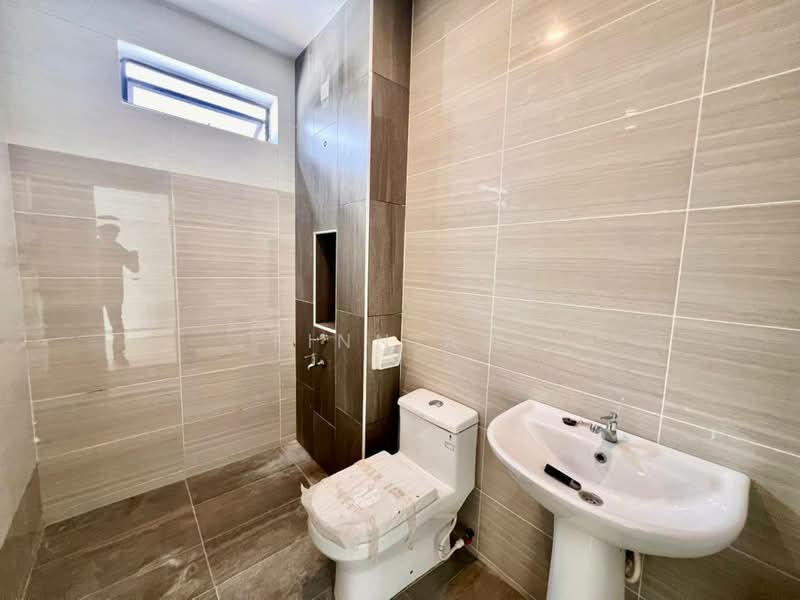 2-storey Terraced House for Sale in Skudai (Johor) - Finn Aw - Bathroom - PropertyGuru.com.my