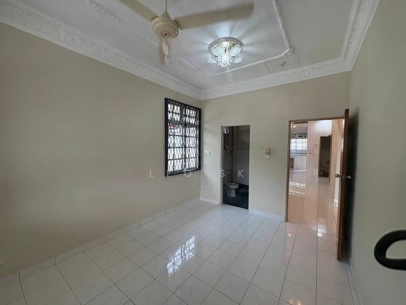 1-storey Terraced House for Sale in Perling (Johor) - Leo SK - Living Room - PropertyGuru.com.my