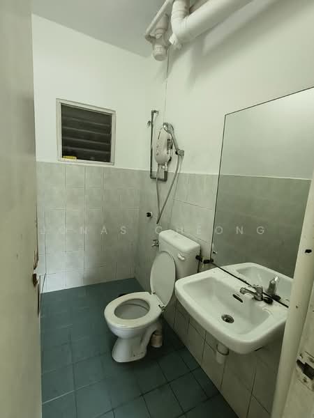 Apartment for Sale at Pangsapuri Desa Tenaga - Jonas Cheong - Bathroom - PropertyGuru.com.my