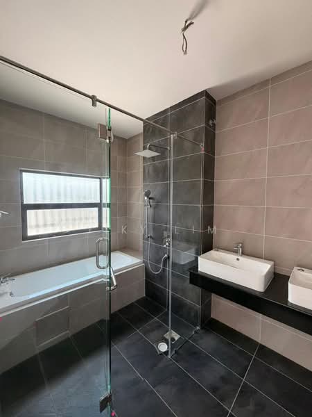 Semi-Detached House for Sale in Skudai (Johor) - Yiky Lim - Bathroom - PropertyGuru.com.my