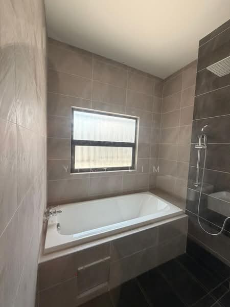 Semi-Detached House for Sale in Skudai (Johor) - Yiky Lim - Bathroom - PropertyGuru.com.my