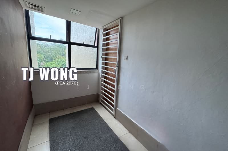 Kondominium untuk Dijual di The Peak SOHO - TJ Wong - Entrance - Extra Space - PropertyGuru.com.my
