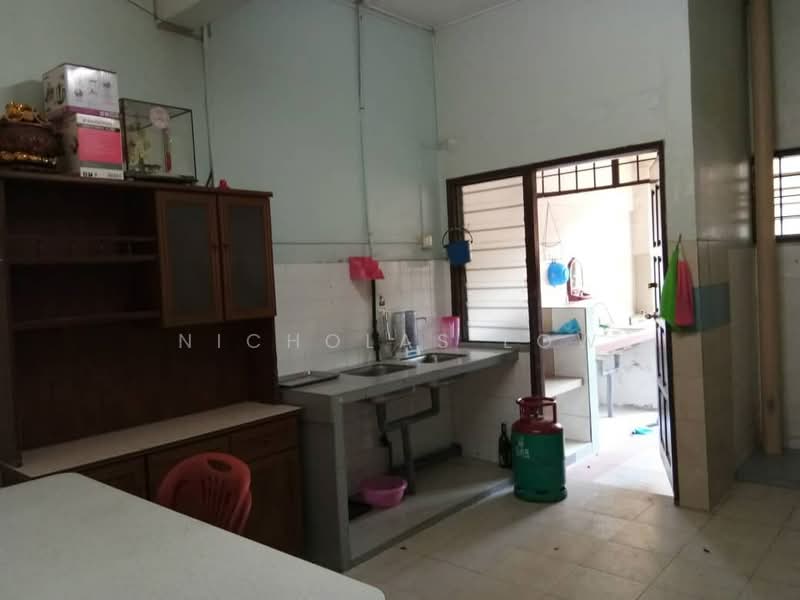 1-storey Terraced House for Rent in Taman Puteri Wangsa (Ulu Tiram) - Nicholas Low - Kitchen - PropertyGuru.com.my