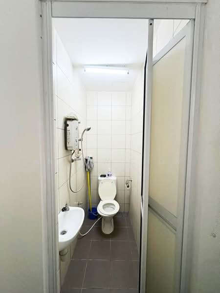 Kondominium untuk Disewa di The Light Linear - Andrew Chow - Bathroom - PropertyGuru.com.my